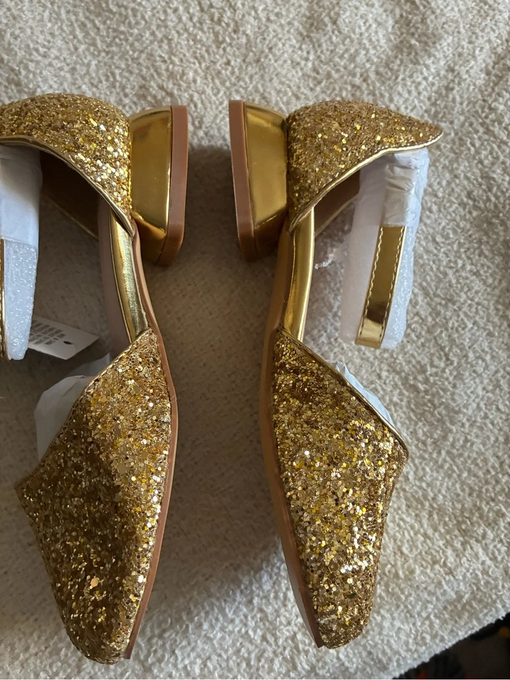 Girls Pretty gold Glitter Closed Toe Kitten Heels size 12 M shoes